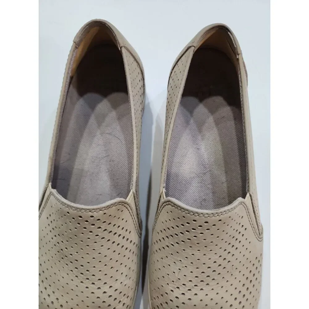 Dansko Odina Women’s Shoes Size 37 / US 6.5-7 Beige Slip On Loafers